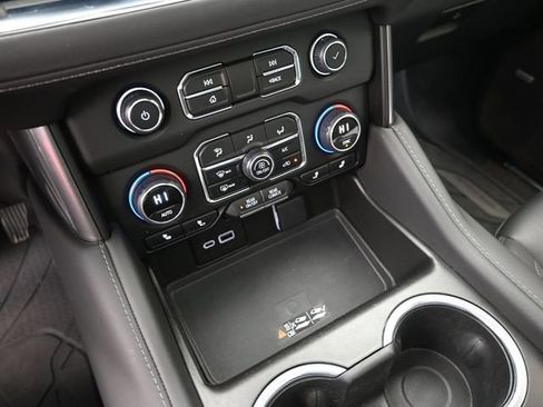 Used 2024 Chevrolet Suburban LT w/ LT Signature Package image 35