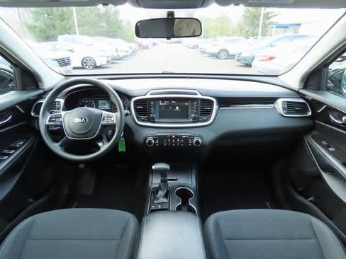 Used 2019 Kia Sorento LX image 19