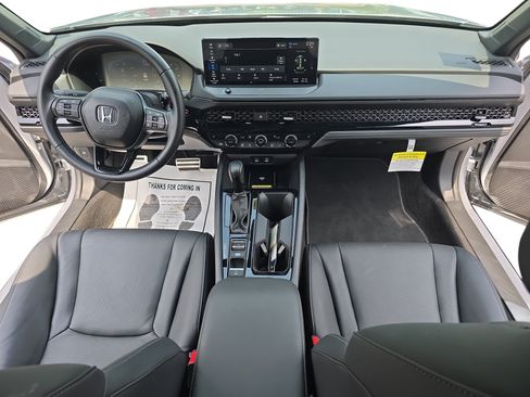 Used 2025 Honda Accord Sport image 9