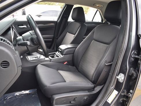 Used 2022 Chrysler 300 Touring w/ Sport Appearance Package image 14