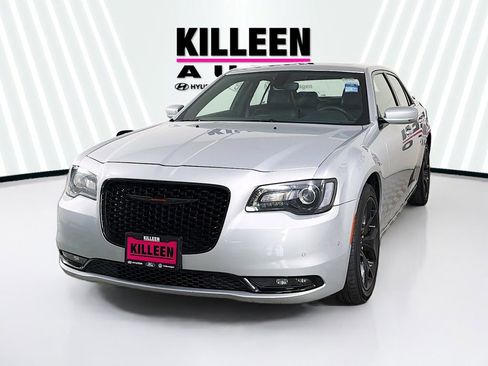 Used 2023 Chrysler 300 S image 3