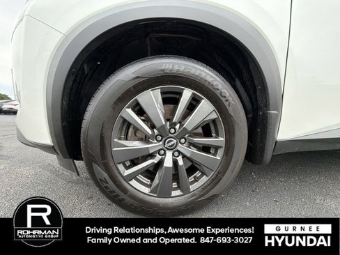 Used 2022 Nissan Pathfinder SV w/ SV Premium Package AWD/4WD image 12