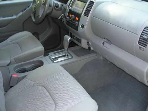 Used 2019 Nissan Frontier SV RWD image 6