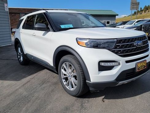 Used 2022 Ford Explorer XLT w/ Equipment Group 202A image 3