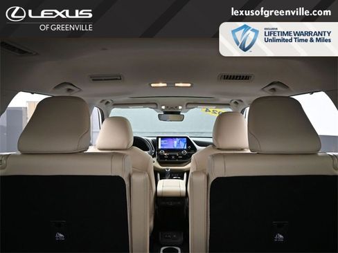 Used 2024 Toyota Highlander Limited image 32