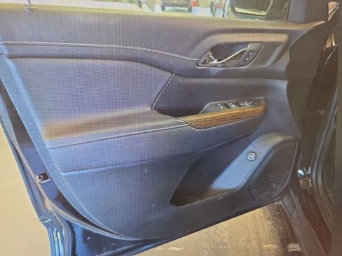 Used 2023 GMC Acadia SLE w/ Driver Convenience Package image 15