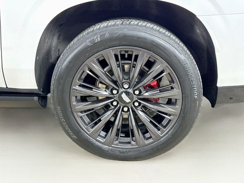 Used 2023 Cadillac Escalade ESV V w/ LPO, ONYX Package AWD/4WD image 36