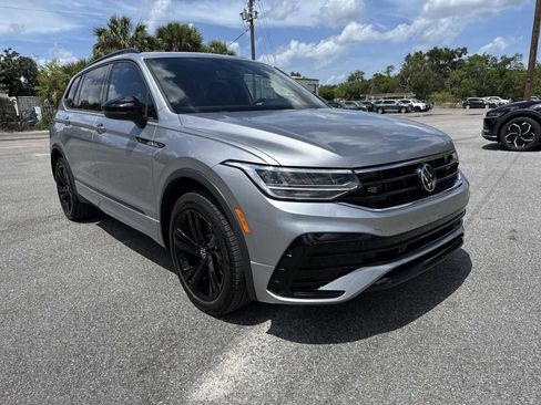 Certified 2023 Volkswagen Tiguan SE R-Line FWD image 16
