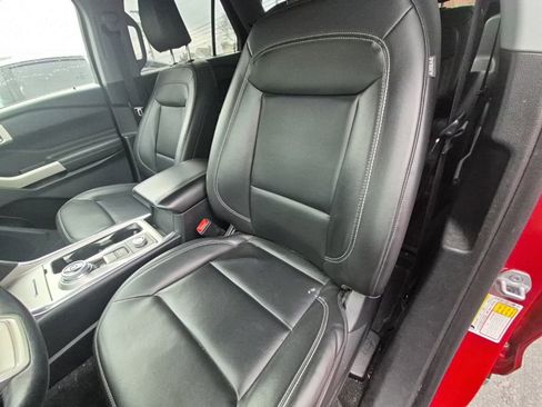 Used 2022 Ford Explorer XLT w/ Equipment Group 202A image 11