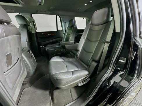 Used 2019 Cadillac Escalade Luxury image 30