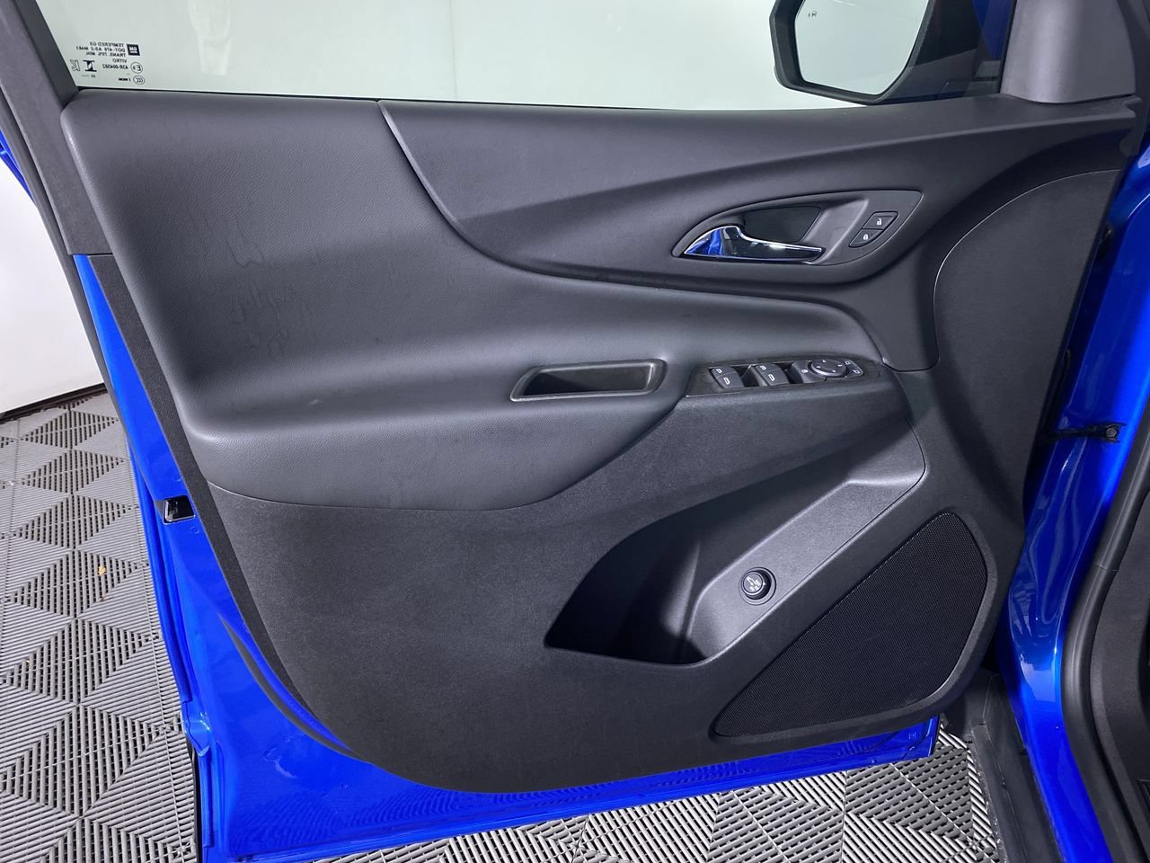 Certified 2024 Chevrolet Equinox LT w/ LPO, Floor Liner Package FWD image 11