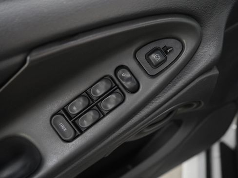 Used 2002 Ford Mustang Convertible RWD image 17