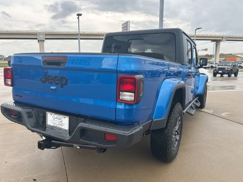 Used 2024 Jeep Gladiator Sport image 11