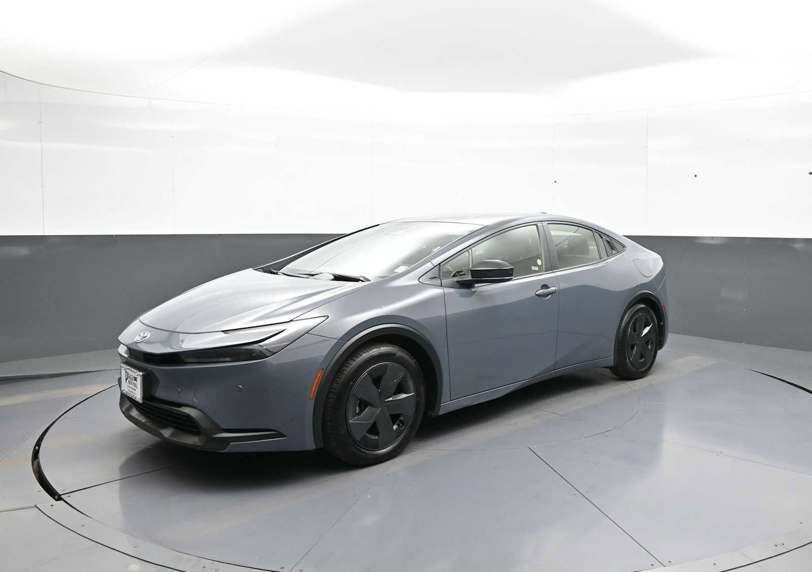Used 2025 Toyota Prius LE FWD image 1
