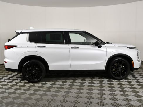 Used 2023 Mitsubishi Outlander SE AWD/4WD image 5
