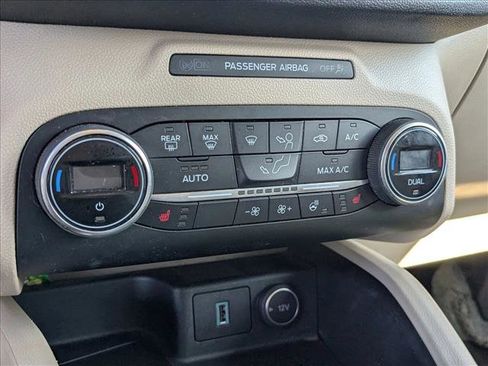 Used 2020 Ford Escape Titanium image 10