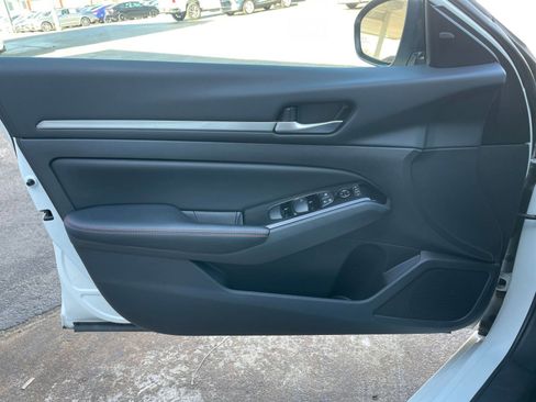 Used 2025 Nissan Altima 2.5 SR image 18