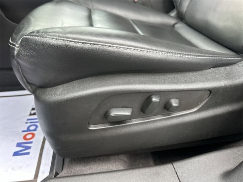 Used 2023 Cadillac XT4 Premium Luxury image 12