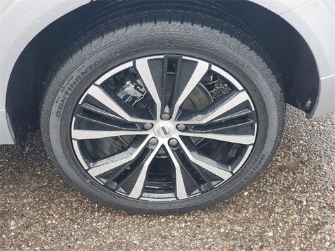 Used 2025 Volvo XC60 B5 Plus image 7