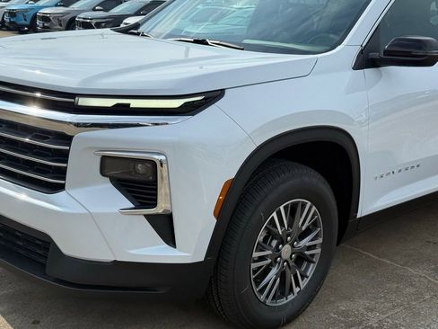 New 2026 Chevrolet Traverse LT image 2