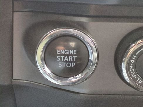 Used 2022 Toyota Tacoma TRD Off-Road image 16