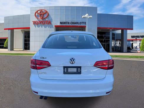 Used 2015 Volkswagen Jetta S image 9