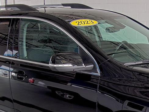 Certified 2023 GMC Acadia SLE w/ Driver Convenience Package image 17