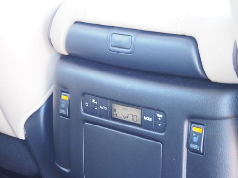 Used 2023 Nissan Armada Platinum w/ Captain's Chairs Package image 16