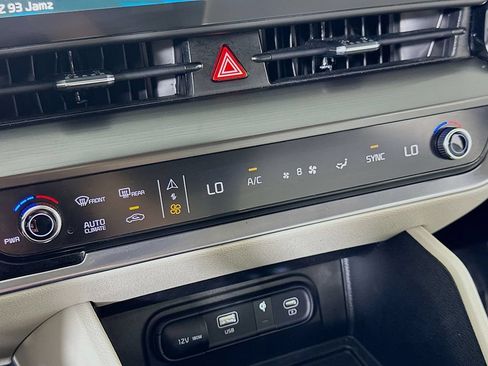 Used 2025 Kia Sportage EX FWD image 27