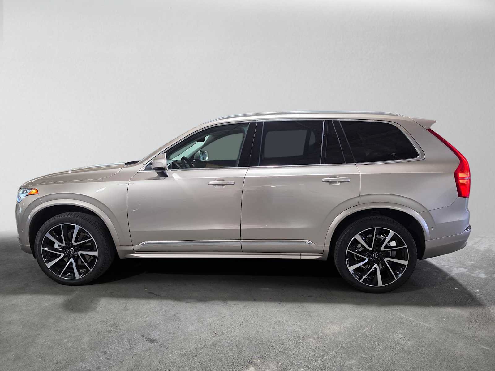 Used 2024 Volvo XC90 B6 Plus w/ Protection Package Premier AWD/4WD image 6