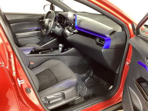 Used 2020 Toyota C-HR XLE FWD image 35