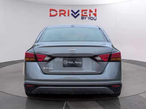 Used 2025 Nissan Altima 2.5 SV FWD image 4