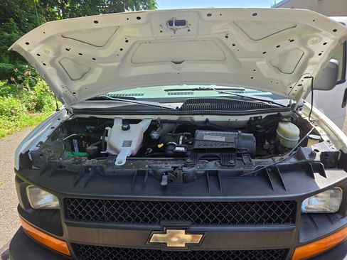 Used 2016 Chevrolet Express 2500 RWD image 13