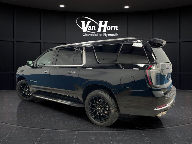 Used 2025 Chevrolet Suburban Premier AWD/4WD image 5