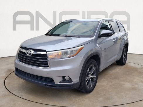 Used 2016 Toyota Highlander XLE image 3