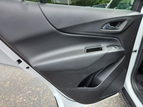 Used 2024 Chevrolet Equinox LT image 40