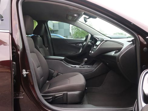 Used 2020 Chevrolet Malibu LT image 25