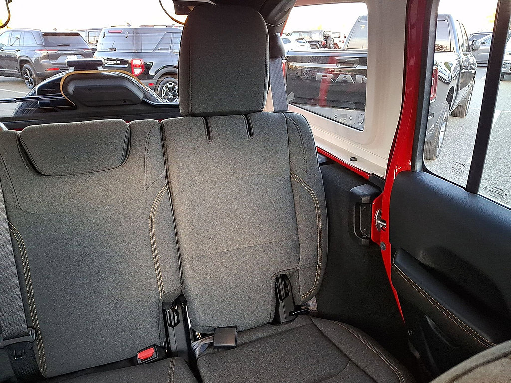 Used 2026 Jeep Wrangler Unlimited Sahara AWD/4WD image 14
