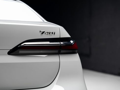 Used 2026 BMW 740i RWD image 28