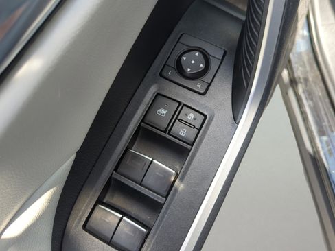 Used 2022 Toyota RAV4 XLE AWD/4WD image 20