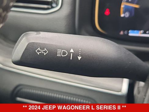 Used 2024 Jeep Wagoneer L Series II RWD image 25