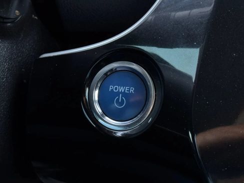Used 2018 Toyota Prius Three Touring FWD image 40