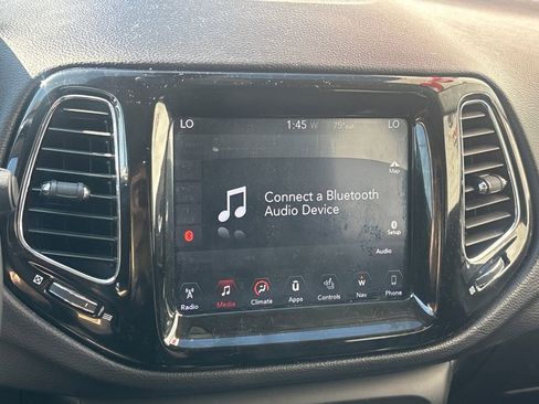 Used 2017 Jeep Compass Limited w/ Navigation Group image 10