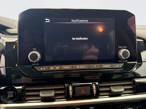 Used 2025 Nissan Pathfinder SV AWD/4WD image 15