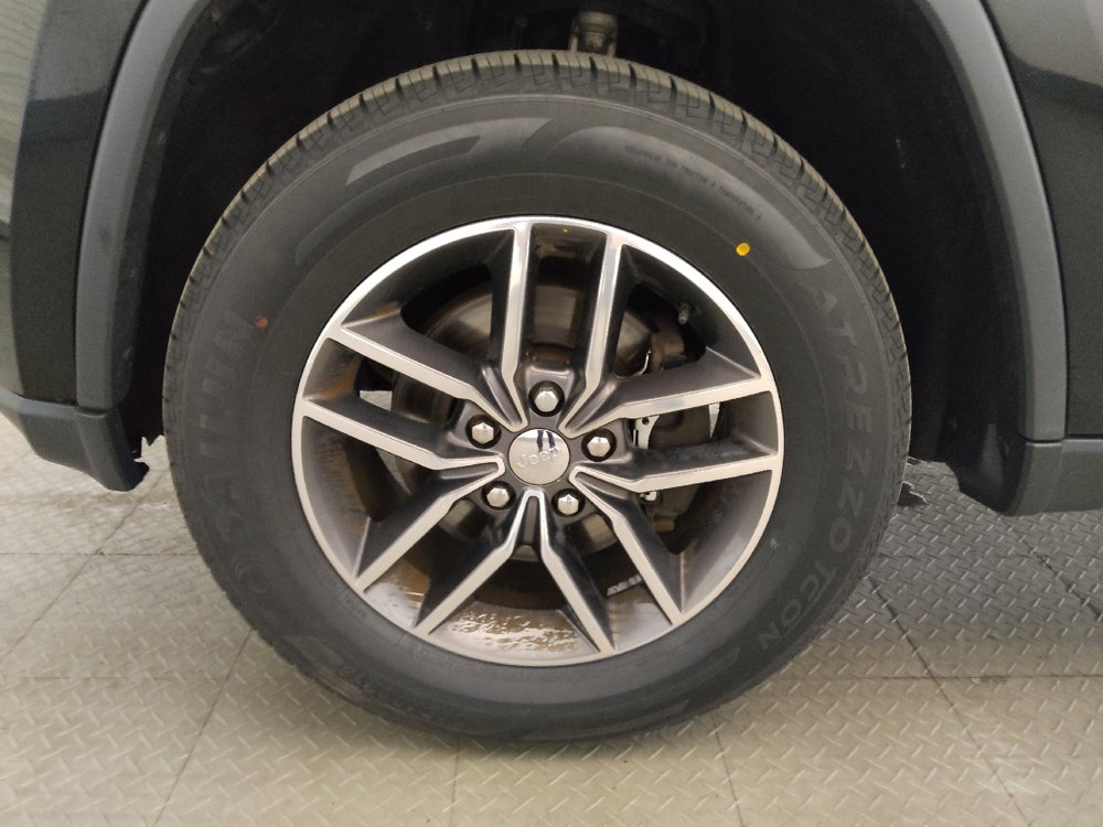 Used 2017 Jeep Grand Cherokee Limited AWD/4WD image 31