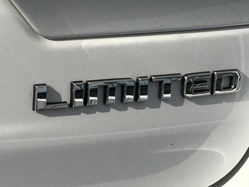 Used 2023 Jeep Grand Cherokee Limited image 9