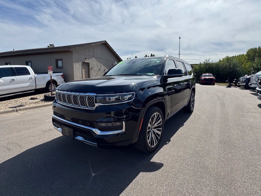 Used 2022 Jeep Grand Wagoneer Series III w/ Rear-Seat Entertainment Group AWD/4WD image 2