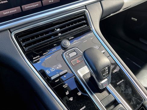 Used 2022 Porsche Panamera image 32