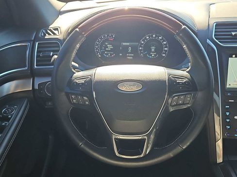 Used 2019 Ford Explorer Platinum image 11