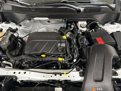 Used 2025 Chevrolet Trax LT FWD image 24